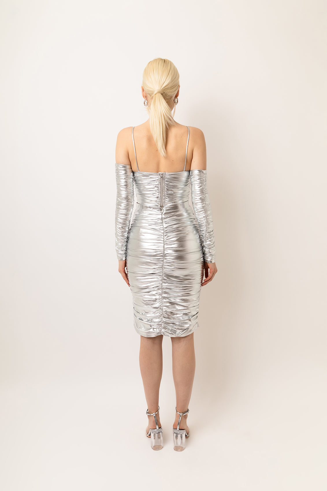 Yaya Silver Metallic Bodycon Ruched Midi Skirt | AmyLynn